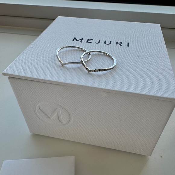 Mejuri wishbone ring set - white gold and diamonds - Picture 8 of 9